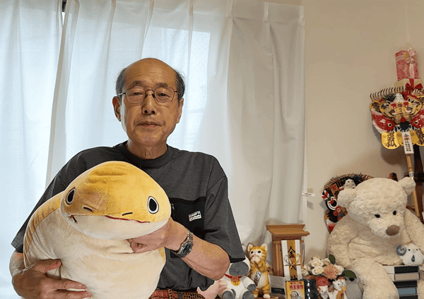 インタビューを受ける桐谷さん